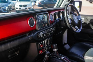 https://vehicle-cdn.autoleague.cloud/32225_81009622_19.jpg