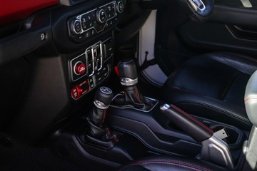 https://vehicle-cdn.autoleague.cloud/32225_81009622_21.jpg