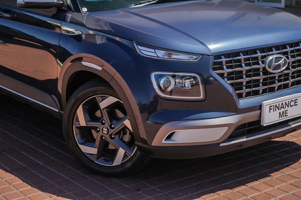 Hyundai Venue image 2