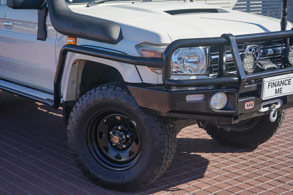 Toyota Landcruiser image 2