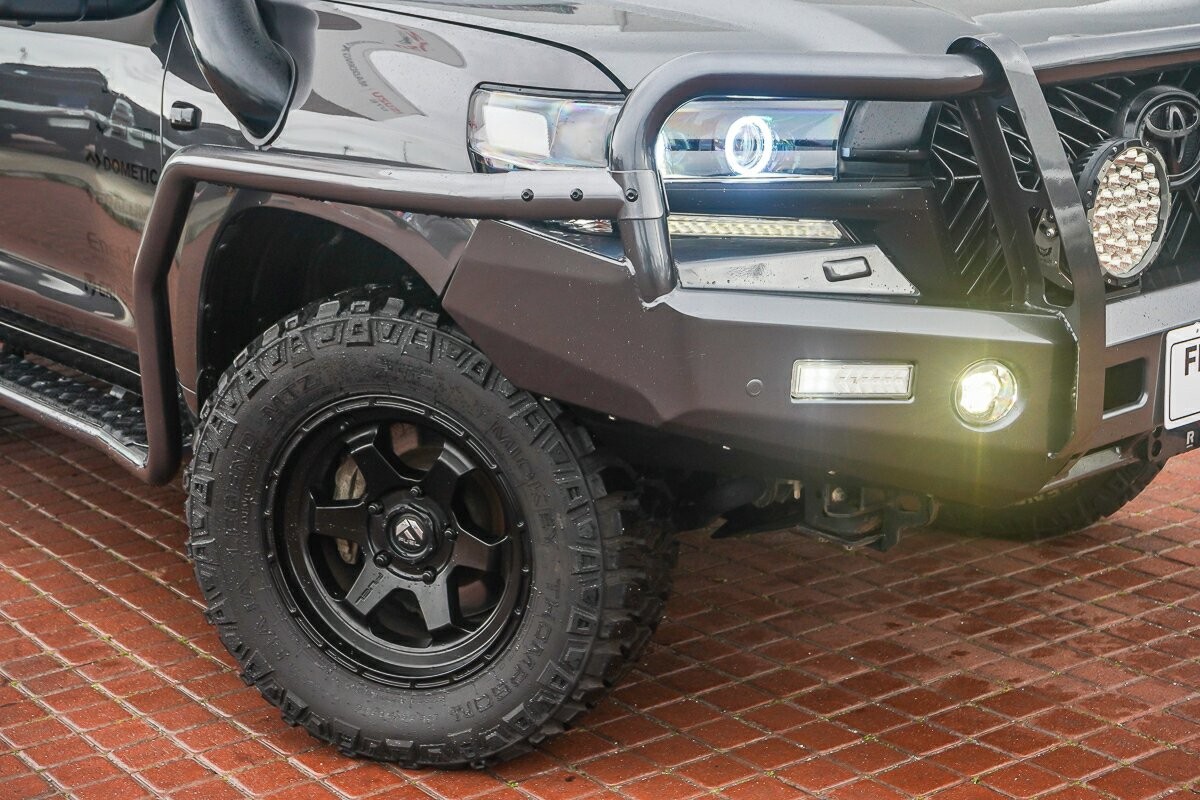 Toyota Landcruiser image 2