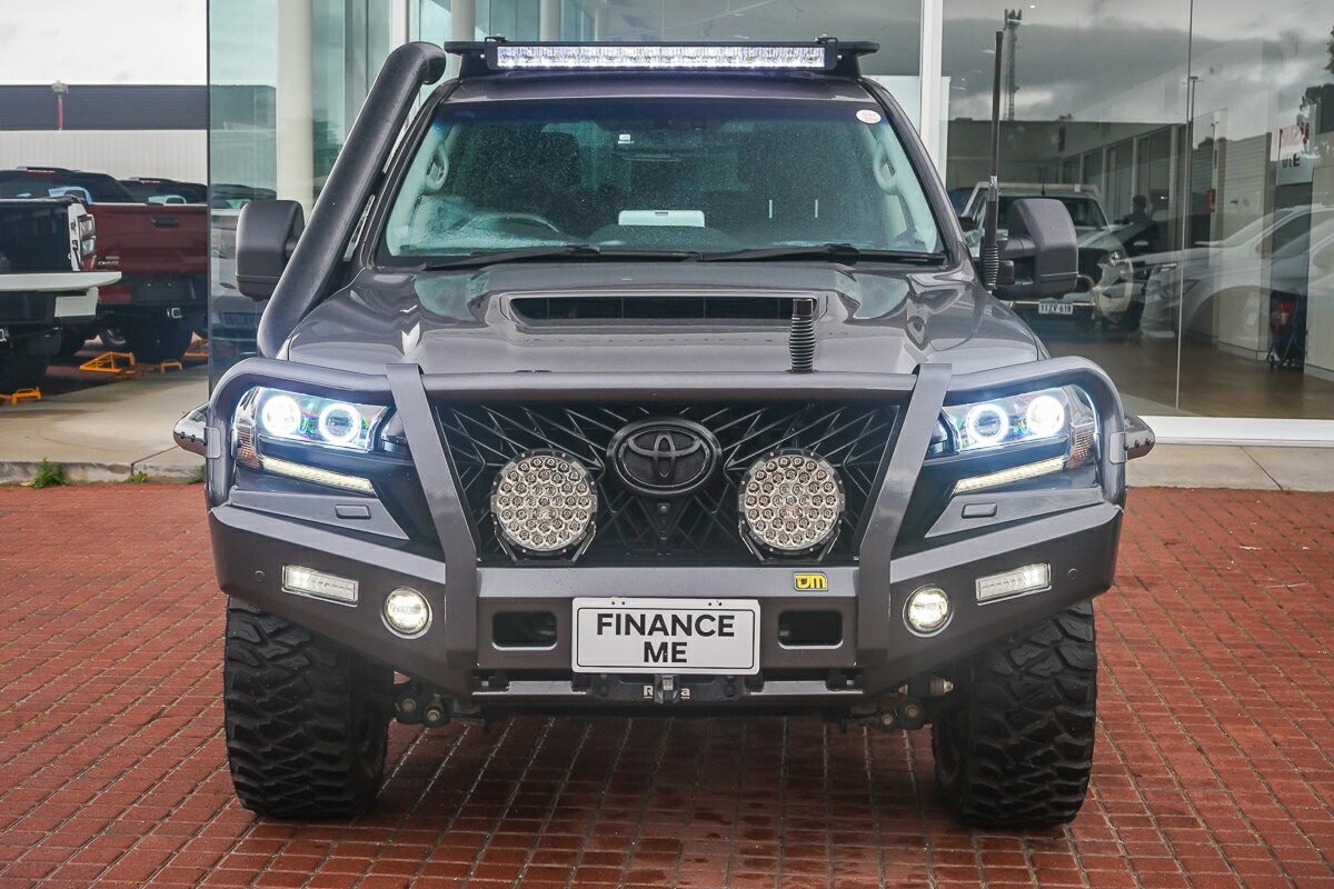 Toyota Landcruiser image 3