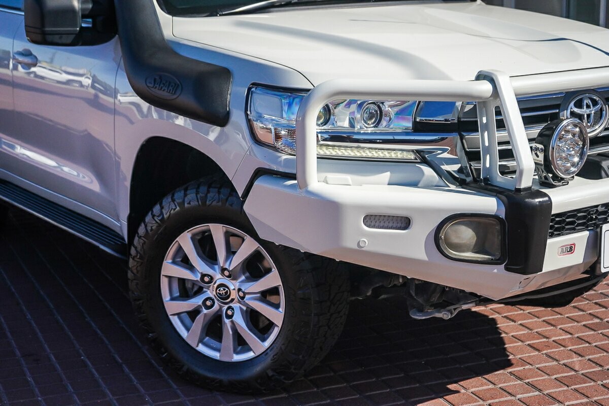 Toyota Landcruiser image 2