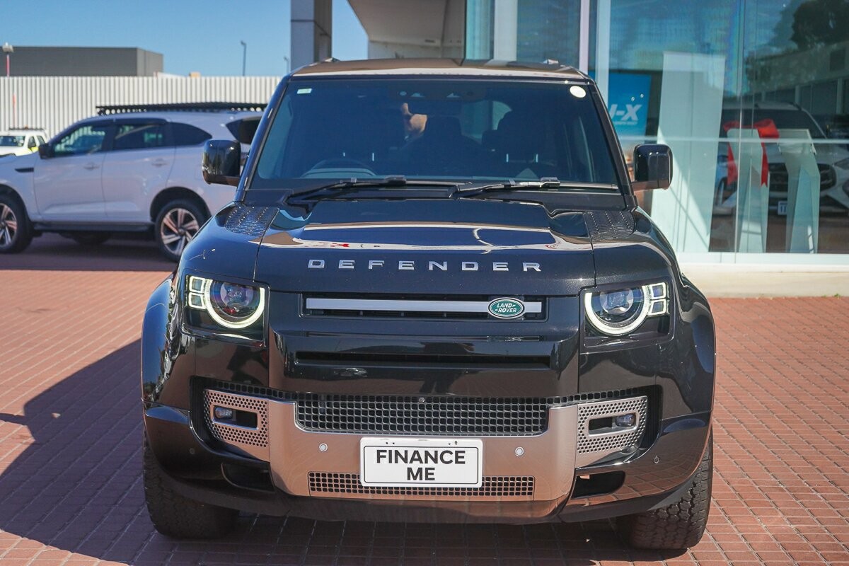 Land Rover Defender image 3