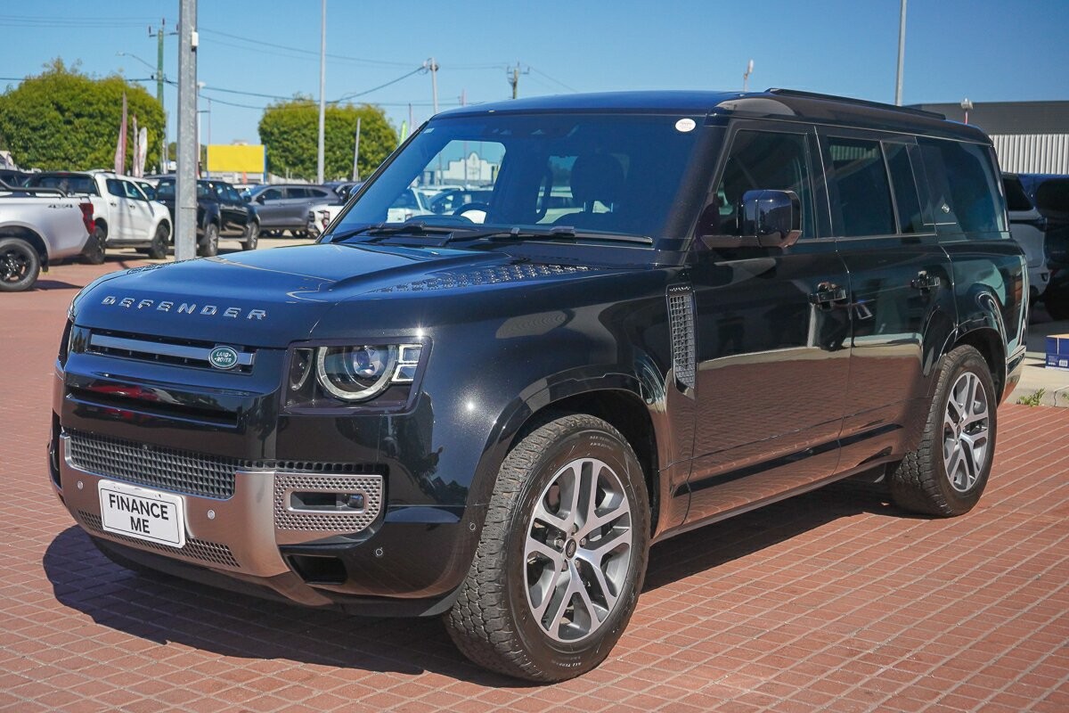 Land Rover Defender image 4