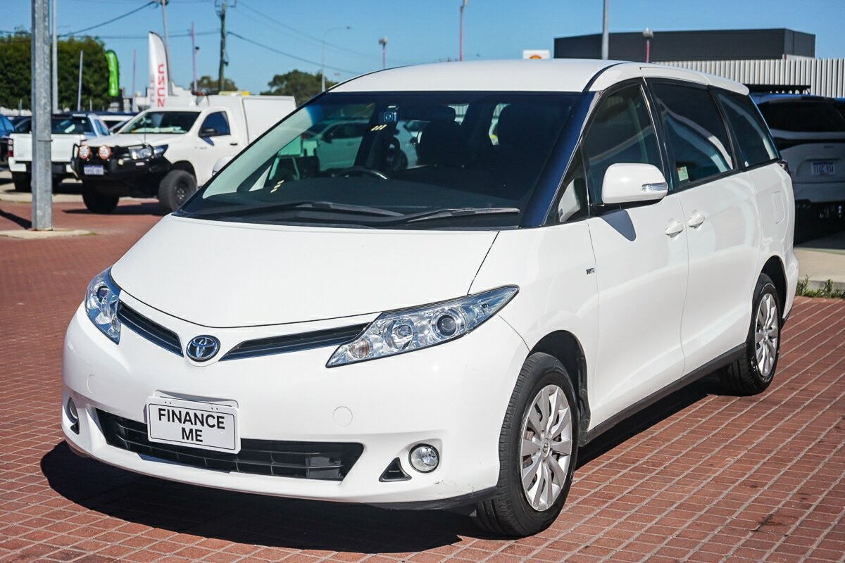Toyota Tarago image 4