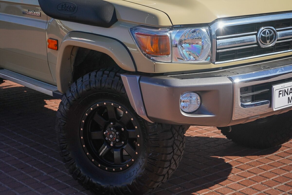 Toyota Landcruiser image 2
