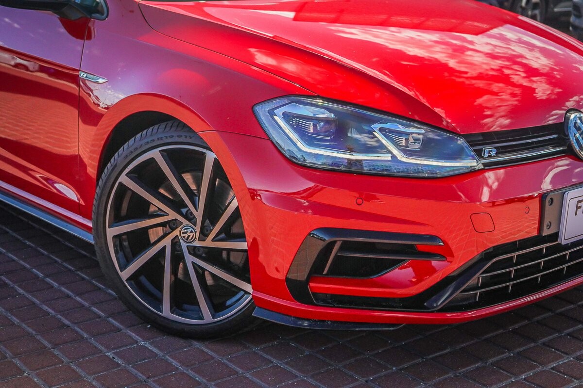 Volkswagen Golf image 2