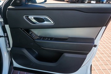 https://vehicle-cdn.autoleague.cloud/32225_81009752_11.jpg