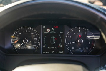 https://vehicle-cdn.autoleague.cloud/32225_81009752_15.jpg