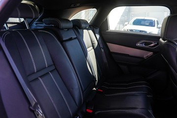 https://vehicle-cdn.autoleague.cloud/32225_81009752_9.jpg