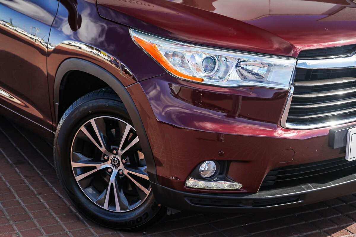 Toyota Kluger image 2