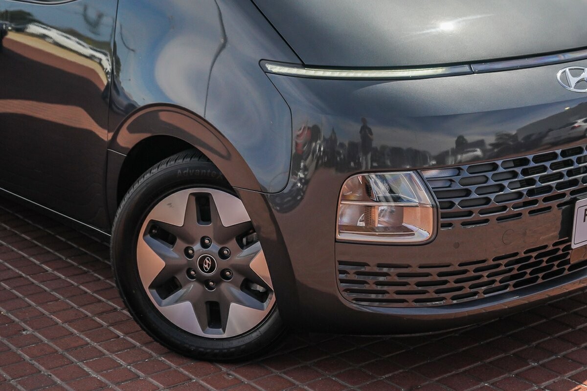 Hyundai Staria image 2