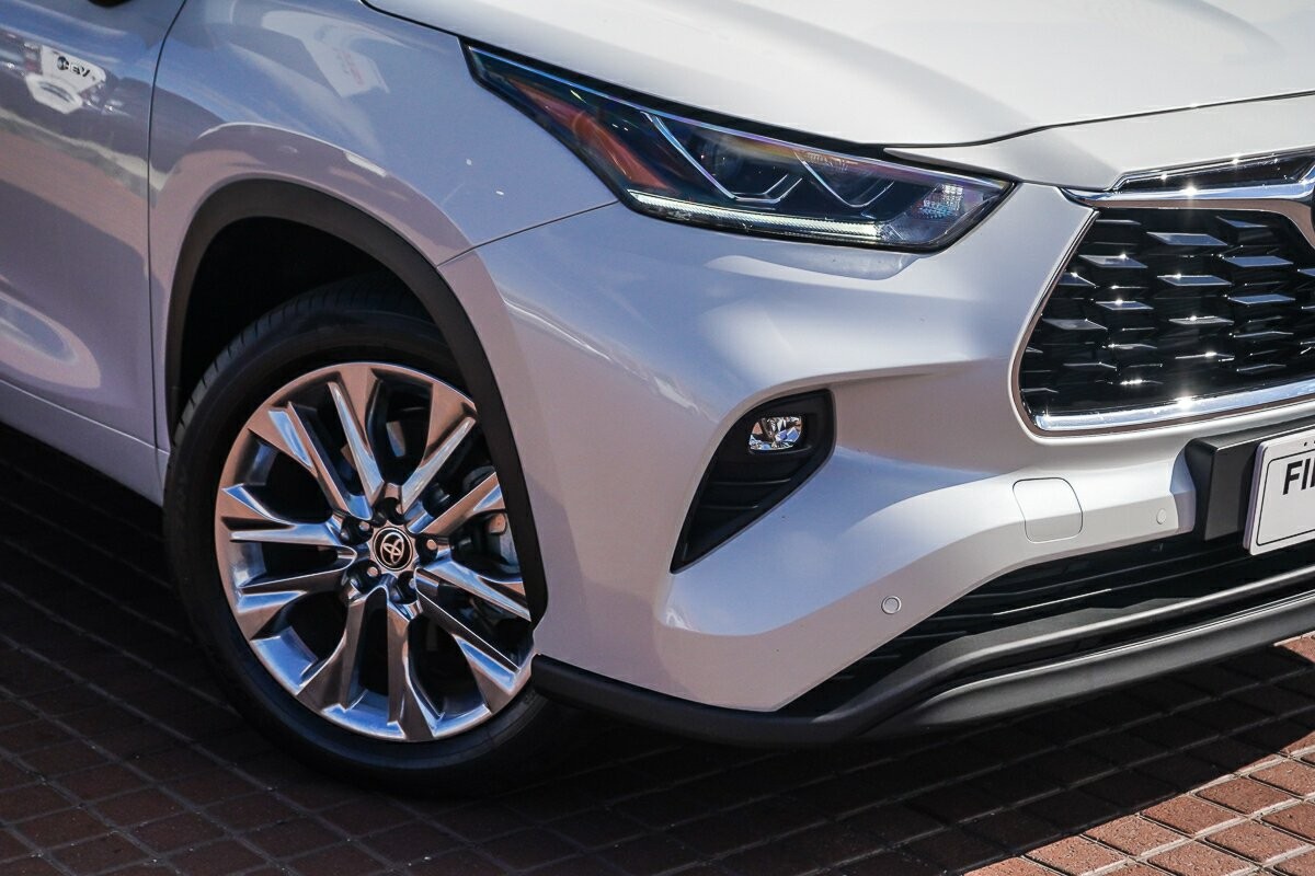 Toyota Kluger image 2