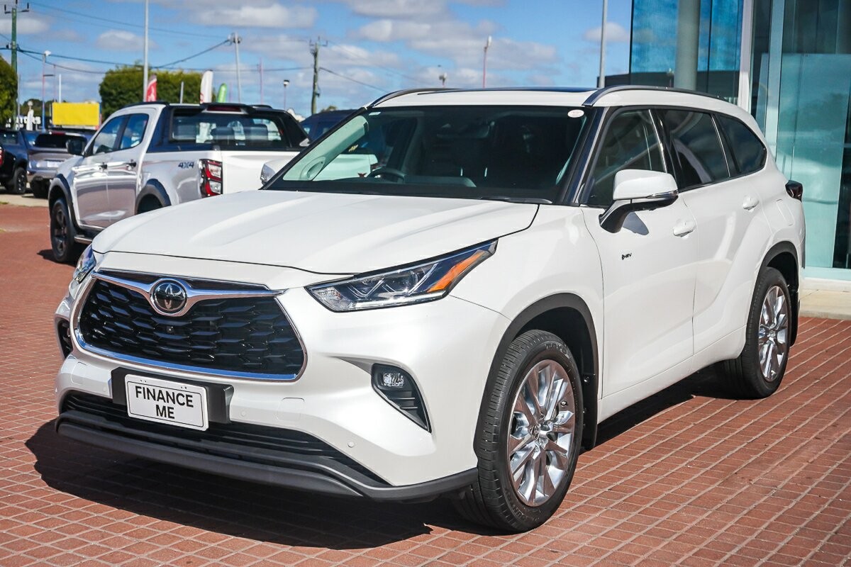 Toyota Kluger image 4