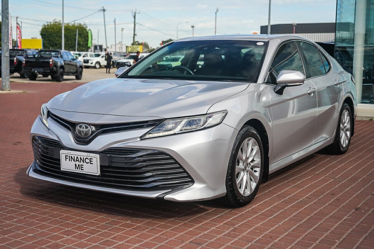 Toyota Camry image 4
