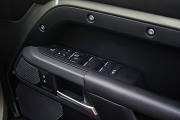 https://vehicle-cdn.autoleague.cloud/32225_81009789_12.jpg