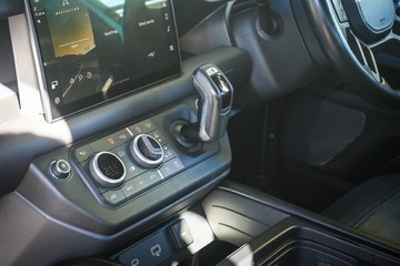 https://vehicle-cdn.autoleague.cloud/32225_81009789_23.jpg