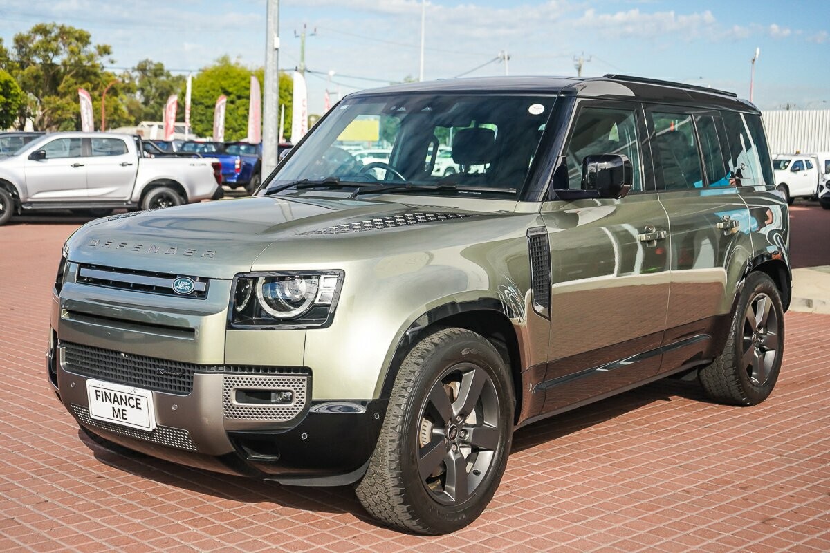 Land Rover Defender image 4