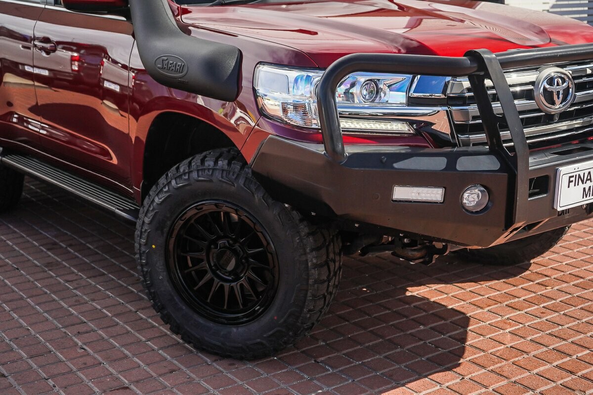 Toyota Landcruiser image 2