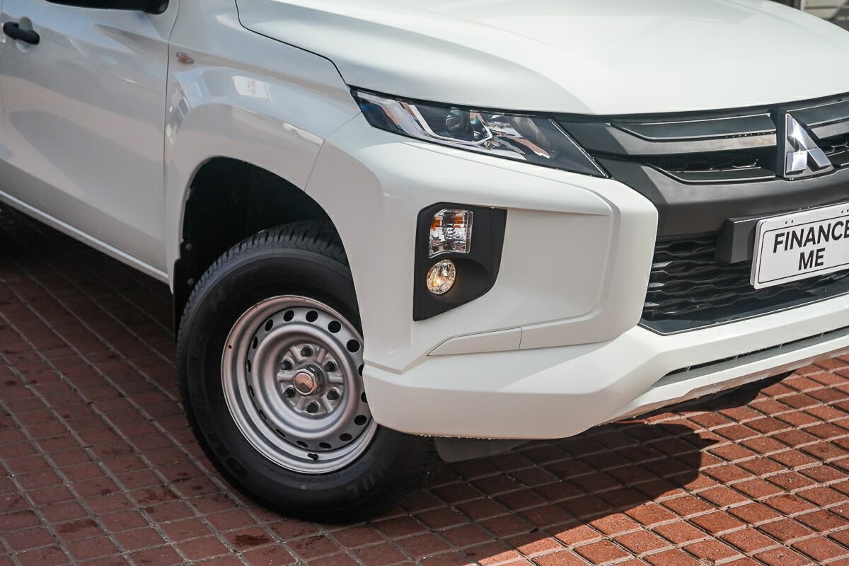 Mitsubishi Triton image 2