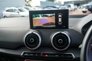 https://vehicle-cdn.autoleague.cloud/32225_81009804_17.jpg