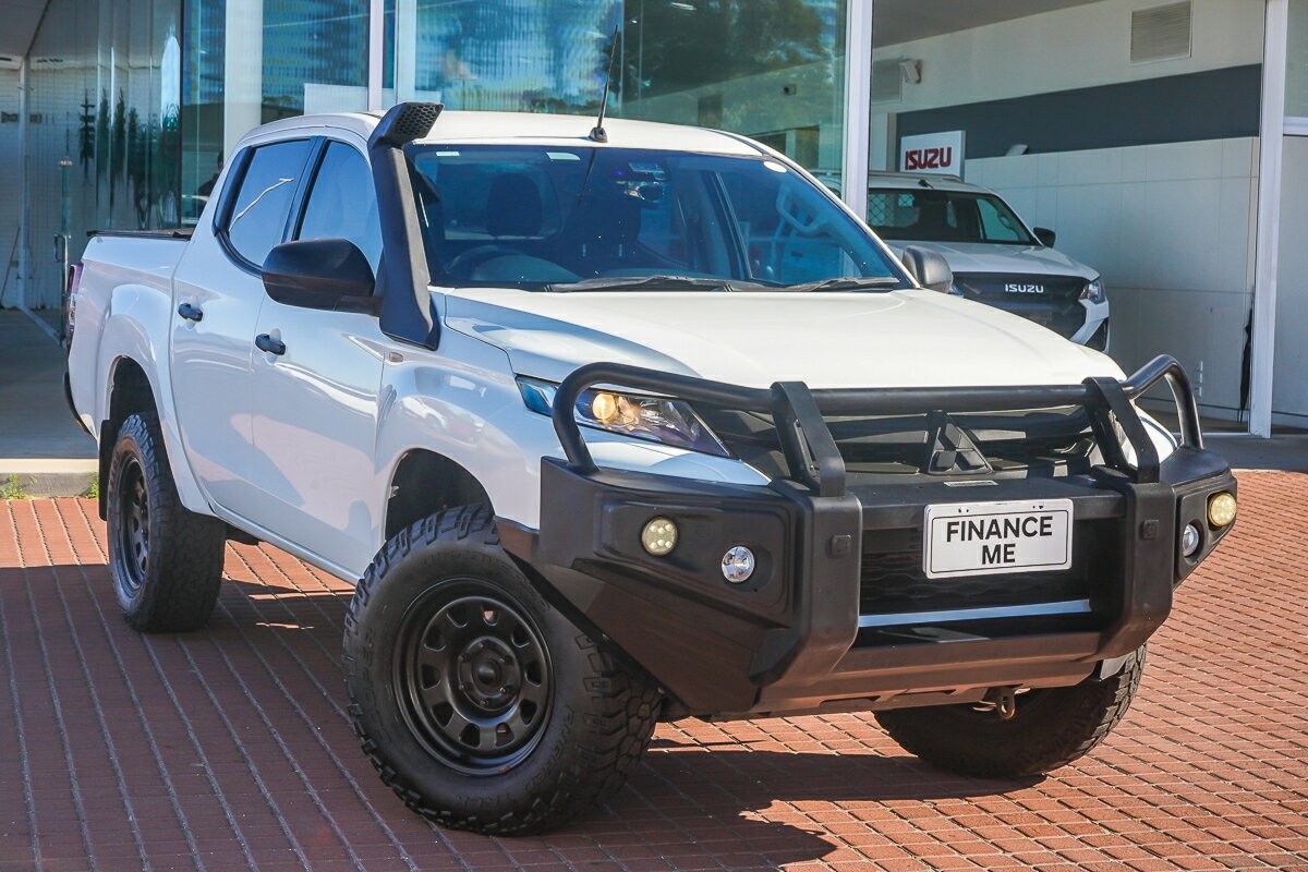 Mitsubishi Triton image 1