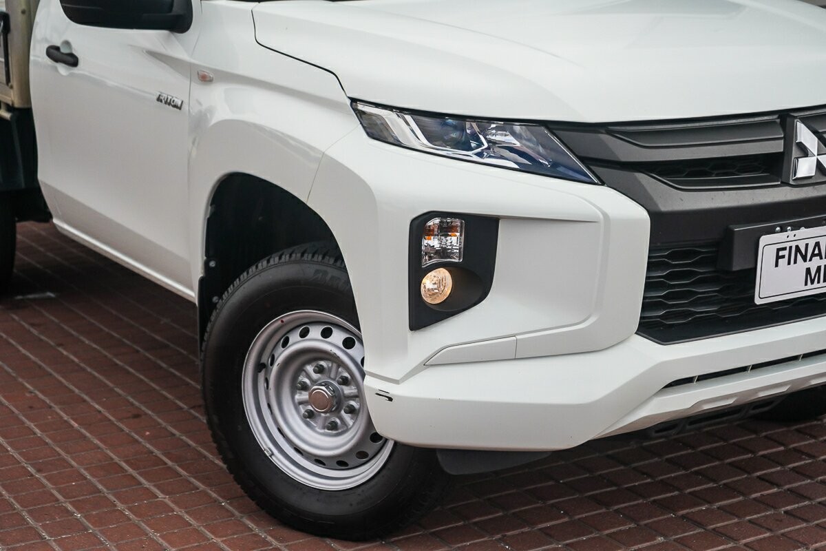 Mitsubishi Triton image 2