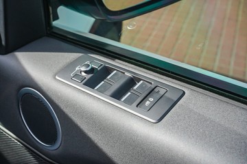 https://vehicle-cdn.autoleague.cloud/32225_81009817_12.jpg