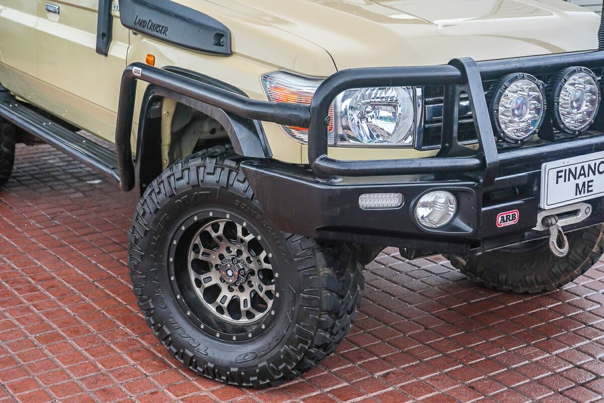 Toyota Landcruiser image 2