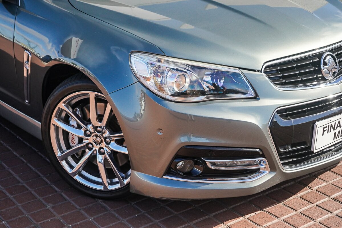 Holden Commodore image 2