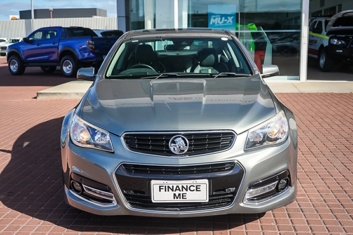 Holden Commodore image 3