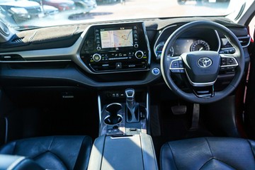 https://vehicle-cdn.autoleague.cloud/32225_81009825_10.jpg
