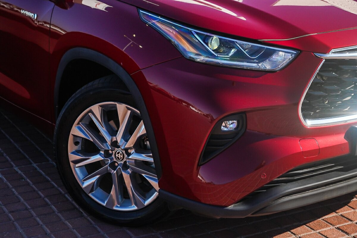 Toyota Kluger image 2