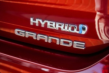 https://vehicle-cdn.autoleague.cloud/32225_81009825_24.jpg