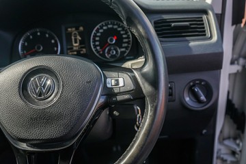 https://vehicle-cdn.autoleague.cloud/32225_81009838_12.jpg