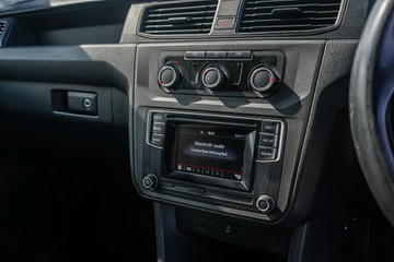 https://vehicle-cdn.autoleague.cloud/32225_81009838_15.jpg