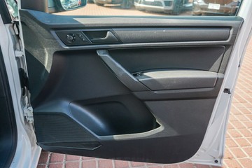 https://vehicle-cdn.autoleague.cloud/32225_81009838_9.jpg