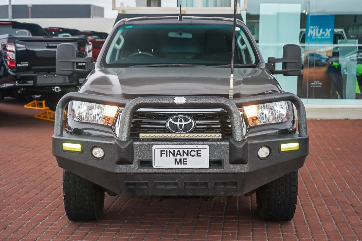Toyota Hilux image 3