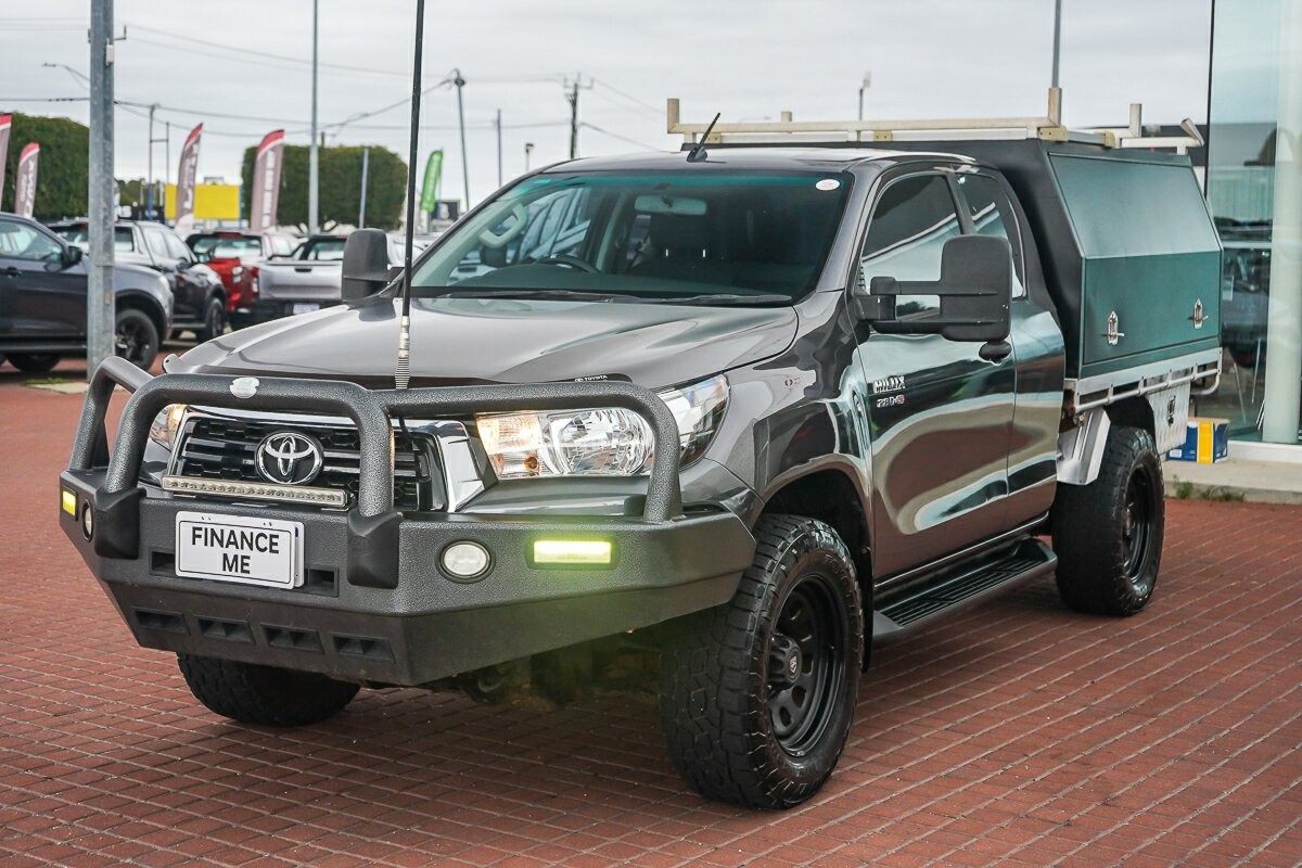 Toyota Hilux image 4