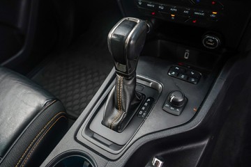 https://vehicle-cdn.autoleague.cloud/32225_81009843_16.jpg