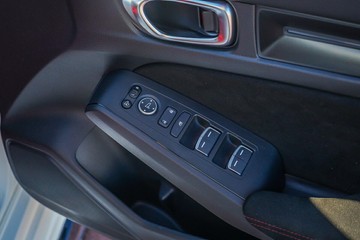 https://vehicle-cdn.autoleague.cloud/32225_81009849_18.jpg