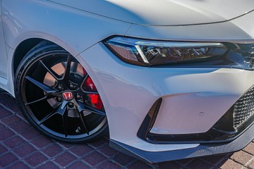 https://vehicle-cdn.autoleague.cloud/32225_81009849_2.jpg