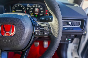 https://vehicle-cdn.autoleague.cloud/32225_81009849_20.jpg