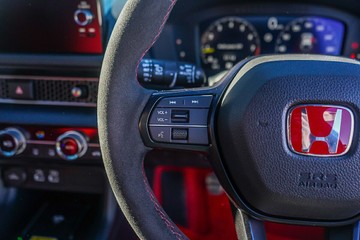 https://vehicle-cdn.autoleague.cloud/32225_81009849_21.jpg