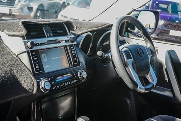 https://vehicle-cdn.autoleague.cloud/32225_81009850_12.jpg