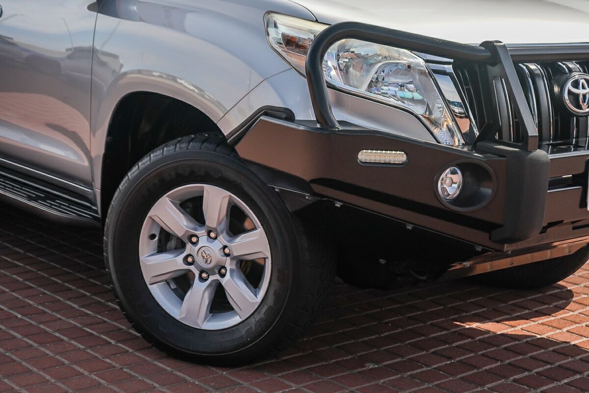 Toyota Landcruiser Prado image 2