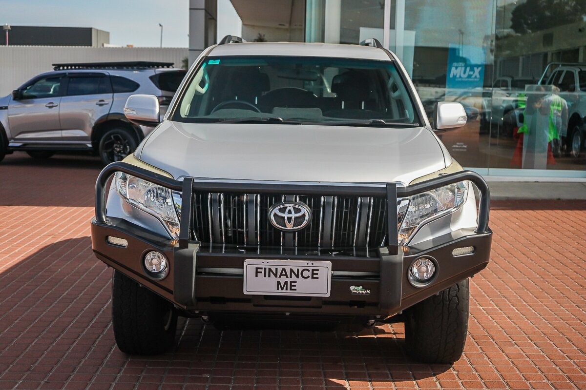 Toyota Landcruiser Prado image 3