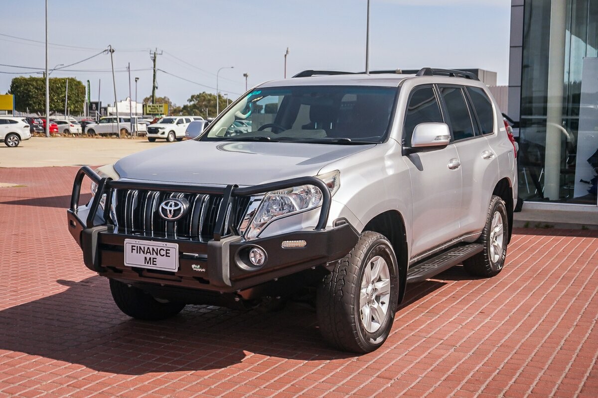 Toyota Landcruiser Prado image 4