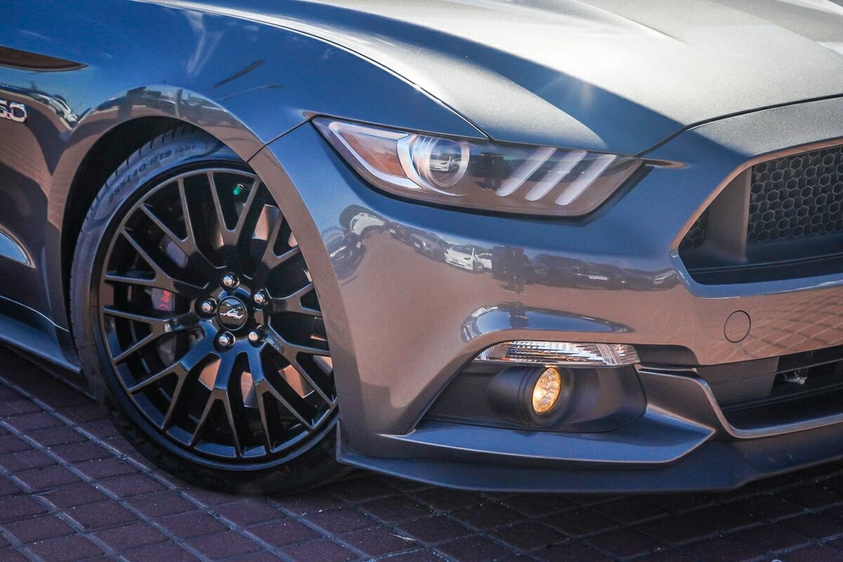 Ford Mustang image 2